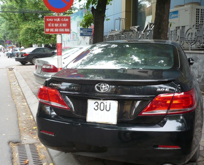 Hà Nội đề xuất tăng phí lòng đường, hè phố gấp 3 lần - ảnh 1