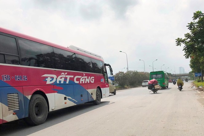 Hà Nội ngày đầu “nắn” tuyến, nhiều xe khách vi phạm bị nhắc nhở - ảnh 3
