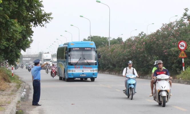Hà Nội ngày đầu “nắn” tuyến, nhiều xe khách vi phạm bị nhắc nhở - ảnh 7