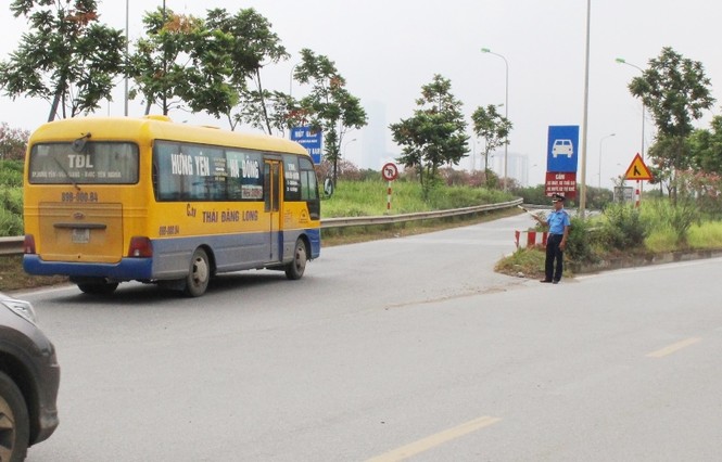 Hà Nội ngày đầu “nắn” tuyến, nhiều xe khách vi phạm bị nhắc nhở - ảnh 8