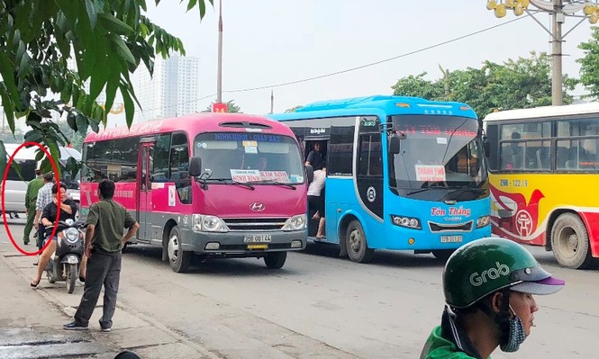 5 lực lượng + camera phạt nguội, lòng đường vẫn như bến xe lậu - ảnh 4