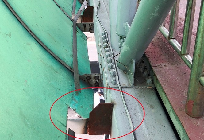 Hà Nội: Nhiều cầu vượt bị dừng lắp đặt biển quảng cáo - ảnh 10