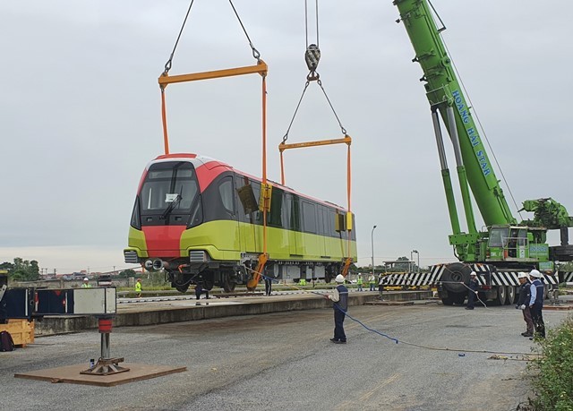 Đoàn tàu đầu tiên tuyến đường sắt đô thị số 3 đã về khu đề-pô Nhổn - ảnh 6