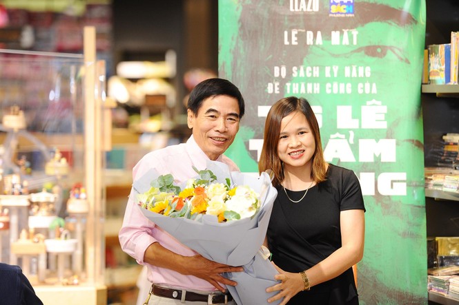 TS Lê Thẩm Dương sẽ phát hành khoảng 70 cuốn sách, có cuốn khổ to bằng nửa chiếc bàn - ảnh 2