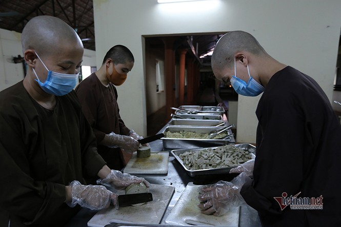 Ngôi trường bắt đầu học từ 4h30 sáng và kéo dài tới đêm muộn - ảnh 16