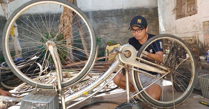 “Đại gia” miệt mài làm đẹp xe cũ rồi đem tặng - ảnh 1