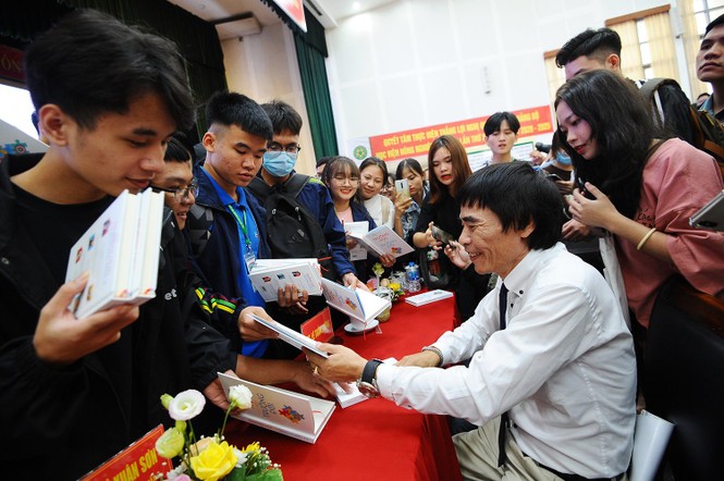 Chào tân sinh viên 2020 và ra mắt đặc san Trường học hay Trường đời 2 - ảnh 3