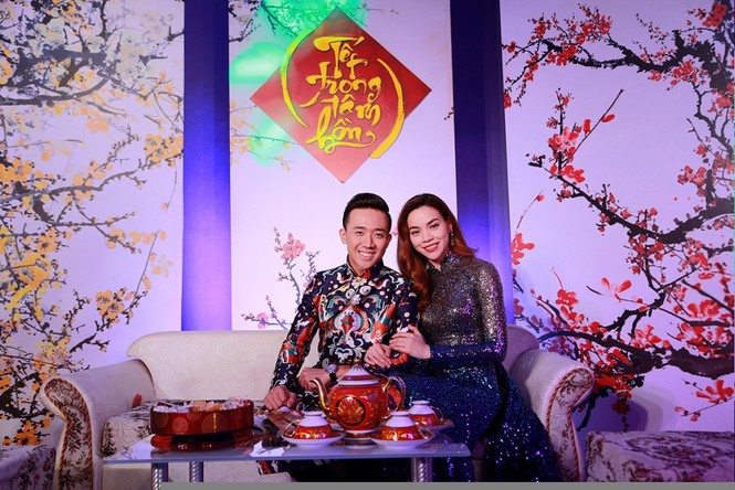 Trấn Thành hôn thắm thiết Hồ Ngọc Hà khi cùng làm MC - ảnh 3