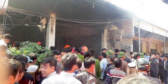 Cửa hàng điện tử bốc cháy mùng 3 Tết - ảnh 4