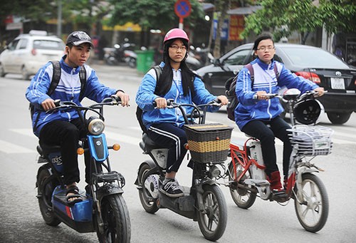 Hiệu trưởng tranh cãi về việc đình chỉ học sinh vi phạm giao thông - ảnh 3