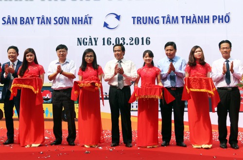 TP HCM mở tuyến buýt '5 sao' từ sân bay đi trung tâm - ảnh 1