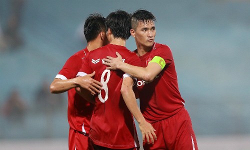 Công Vinh lập hat-trick, Việt Nam thắng trận đầu với HLV Hữu Thắng - ảnh 2