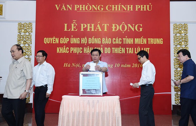 Thủ tướng và các phó thủ tướng ủng hộ đồng bào miền Trung - ảnh 2