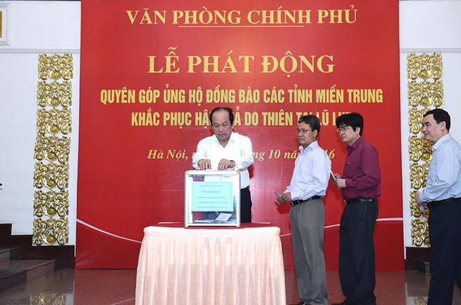 Thủ tướng và các phó thủ tướng ủng hộ đồng bào miền Trung - ảnh 3