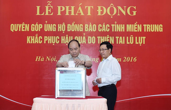 Thủ tướng và các phó thủ tướng ủng hộ đồng bào miền Trung - ảnh 1
