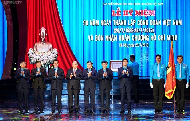 Chăm lo, bảo vệ quyền lợi để người lao động tin tưởng và gắn bó - ảnh 1