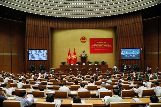Ông Trần Quốc Vượng: Đi cơ sở mà tổ chức đoàn xe dài dằng dặc 'rất phản cảm' - ảnh 1