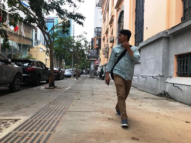 vỉa hè TPHCM, vỉa hè hư hỏng, xe máy leo lề, dẹp vỉa hè, TPHCM, bãi xe, Đoàn Ngọc Hải, chuyên gia, giữ xe trong nhà - ảnh 1