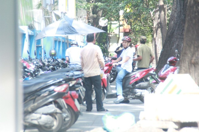 vỉa hè TPHCM, vỉa hè hư hỏng, xe máy leo lề, dẹp vỉa hè, TPHCM, bãi xe, Đoàn Ngọc Hải, chuyên gia, giữ xe trong nhà - ảnh 3
