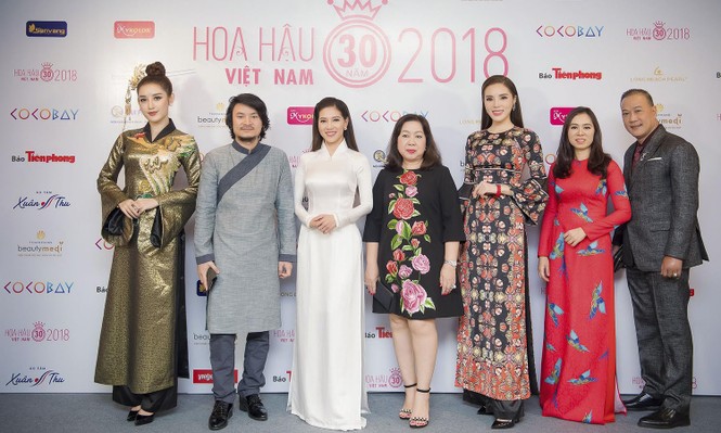Dàn Hoa hậu, Á hậu duyên dáng với áo dài ở họp báo HHVN 2018 - ảnh 1
