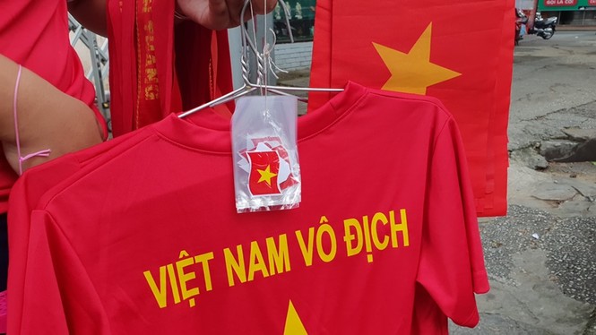 CĐV Sài Gòn háo hức chờ cổ vũ Olympic Việt Nam vượt 'ải' Syria - ảnh 9