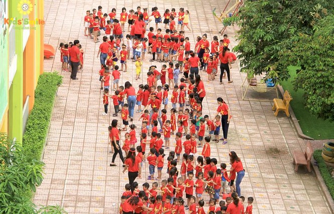 Cổ động viên nhí Sài Gòn cổ vũ hết mình cho Olympic Việt Nam - ảnh 18