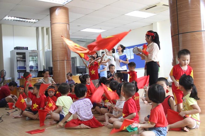 Cổ động viên nhí Sài Gòn cổ vũ hết mình cho Olympic Việt Nam - ảnh 16