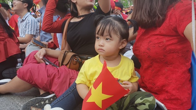 Cổ động viên nhí Sài Gòn cổ vũ hết mình cho Olympic Việt Nam - ảnh 10