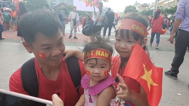 Cổ động viên nhí Sài Gòn cổ vũ hết mình cho Olympic Việt Nam - ảnh 11
