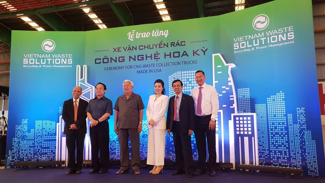Xe chở rác hiện đại từ Mỹ có mặt ở Việt Nam - ảnh 15