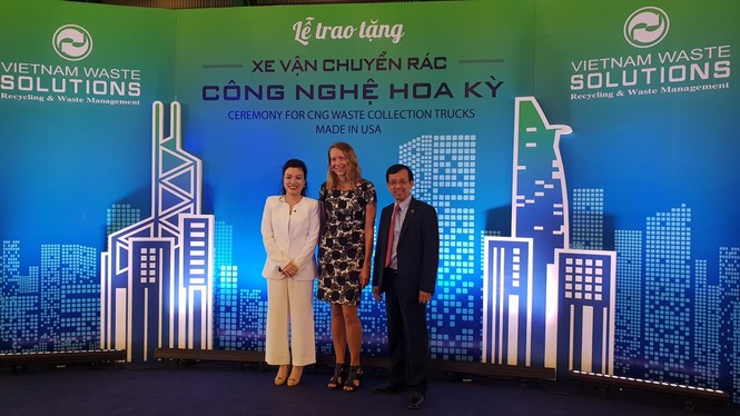 Xe chở rác hiện đại từ Mỹ có mặt ở Việt Nam - ảnh 13