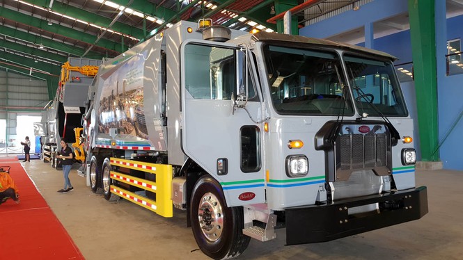 Xe chở rác hiện đại từ Mỹ có mặt ở Việt Nam - ảnh 3