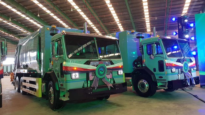 Xe chở rác hiện đại từ Mỹ có mặt ở Việt Nam - ảnh 8