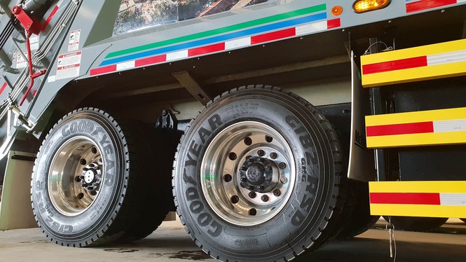 Xe chở rác hiện đại từ Mỹ có mặt ở Việt Nam - ảnh 9