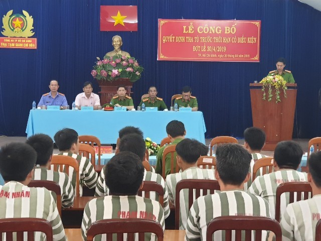 Tha tù trước thời hạn 12 phạm nhân trong trại giam Chí Hòa - ảnh 1