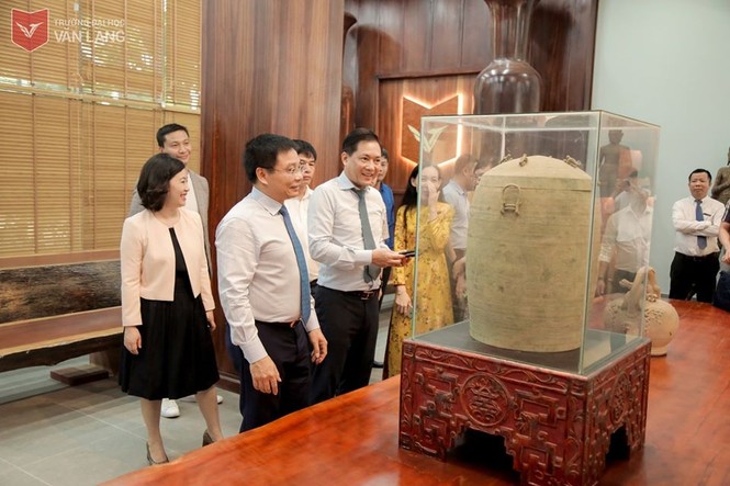 ĐH Văn Lang - ảnh 1