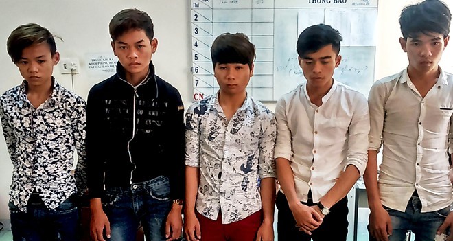 Nhóm côn đồ vây chém lìa tay thanh niên dưới chân cầu - ảnh 1