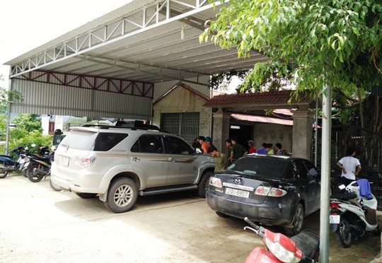 Một gia đình bị truy sát kinh hoàng giữa ban ngày - ảnh 1