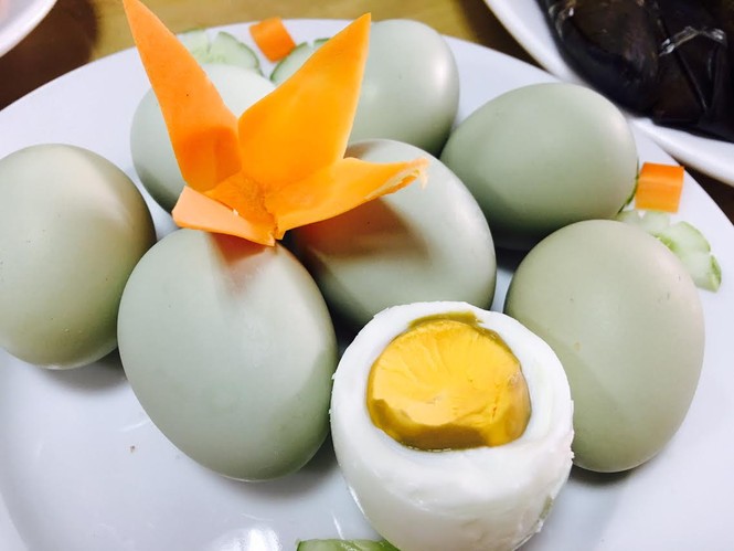 Giật mình trứng gà xanh siêu lạ, mỗi ngày bán 10.000 quả - ảnh 4
