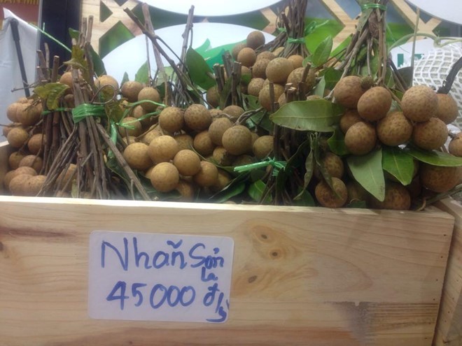 Nhãn Hà Nội chín muộn, mua 5 tặng 1 vẫn ế - ảnh 1