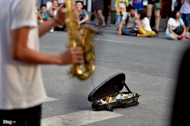 Đi xe điện tự hành, chơi ô ăn quan trên phố đi bộ - ảnh 7