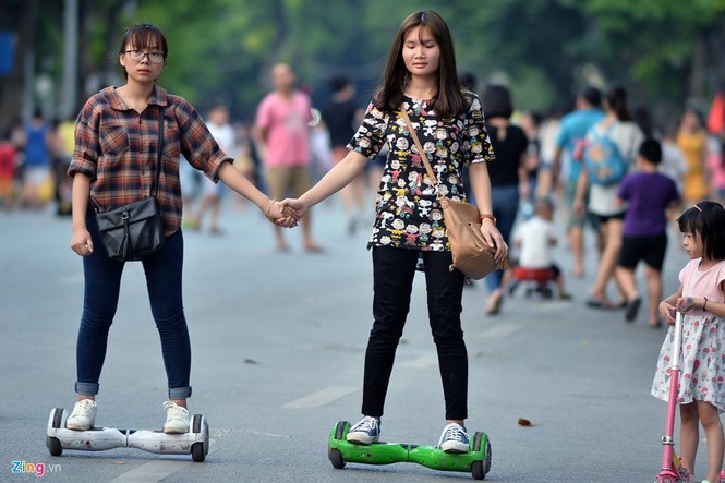 Đi xe điện tự hành, chơi ô ăn quan trên phố đi bộ - ảnh 10