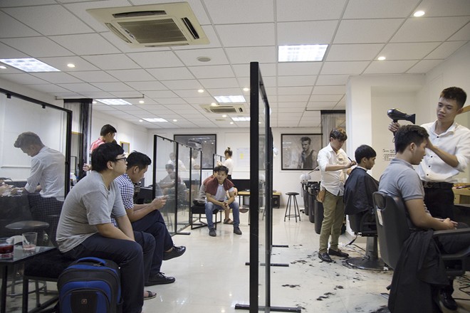 Cắt tóc kiểu… công nghệ 30shine - ảnh 1