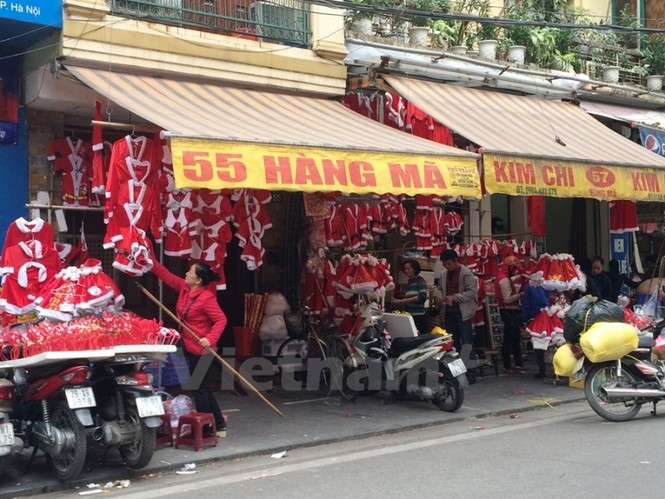Phố Hàng Mã trang hoàng lung linh trước Giáng sinh - ảnh 9