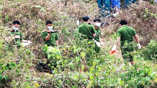 Phát hiện bông tai nạn nhân bị chặt xác tại nhà nghi can - ảnh 3