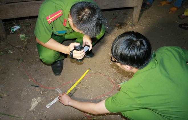 Phát hiện bông tai nạn nhân bị chặt xác tại nhà nghi can - ảnh 2