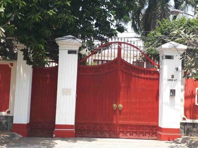 Công an khám xét nhà đại gia ngân hàng Hứa Thị Phấn - ảnh 3