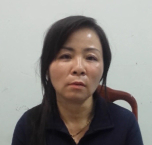 Bắt quả tang 2 cô gái bán dâm trong quán nước - ảnh 1