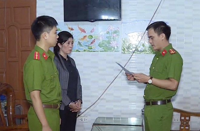Bắt quả tang 4 cô gái đang bán dâm trong phòng trọ - ảnh 1