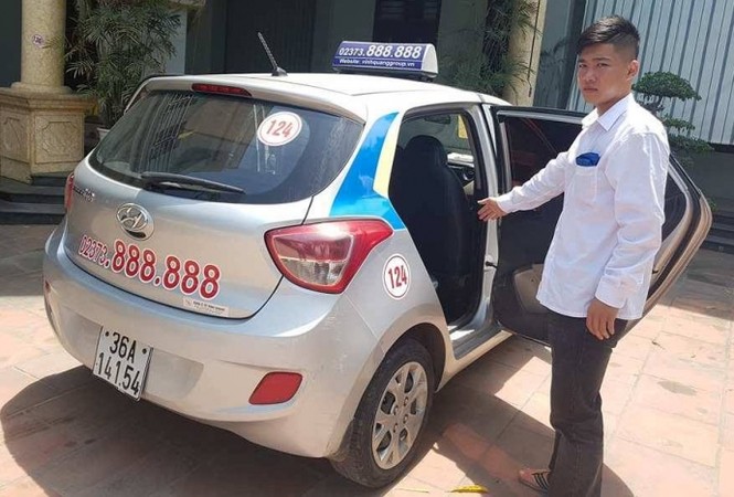 Tài xế taxi bung cửa chở người đi cấp cứu đã trình diện CSGT - ảnh 2